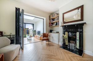 Lounge- click for photo gallery